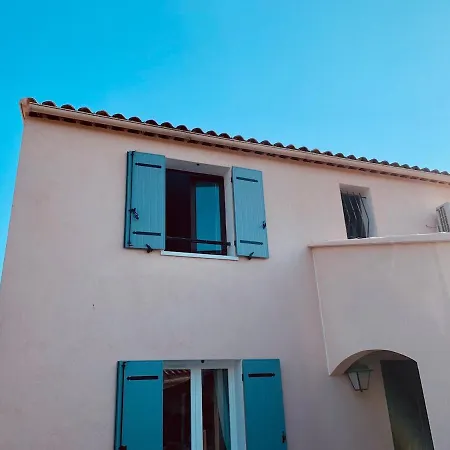 Maison Au Calme Avec Piscine Hébergement de vacances
